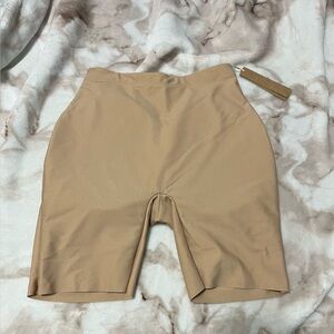 SKIMS Body NWT Butt Enhancing Padded Shapewear Shorts Size XS